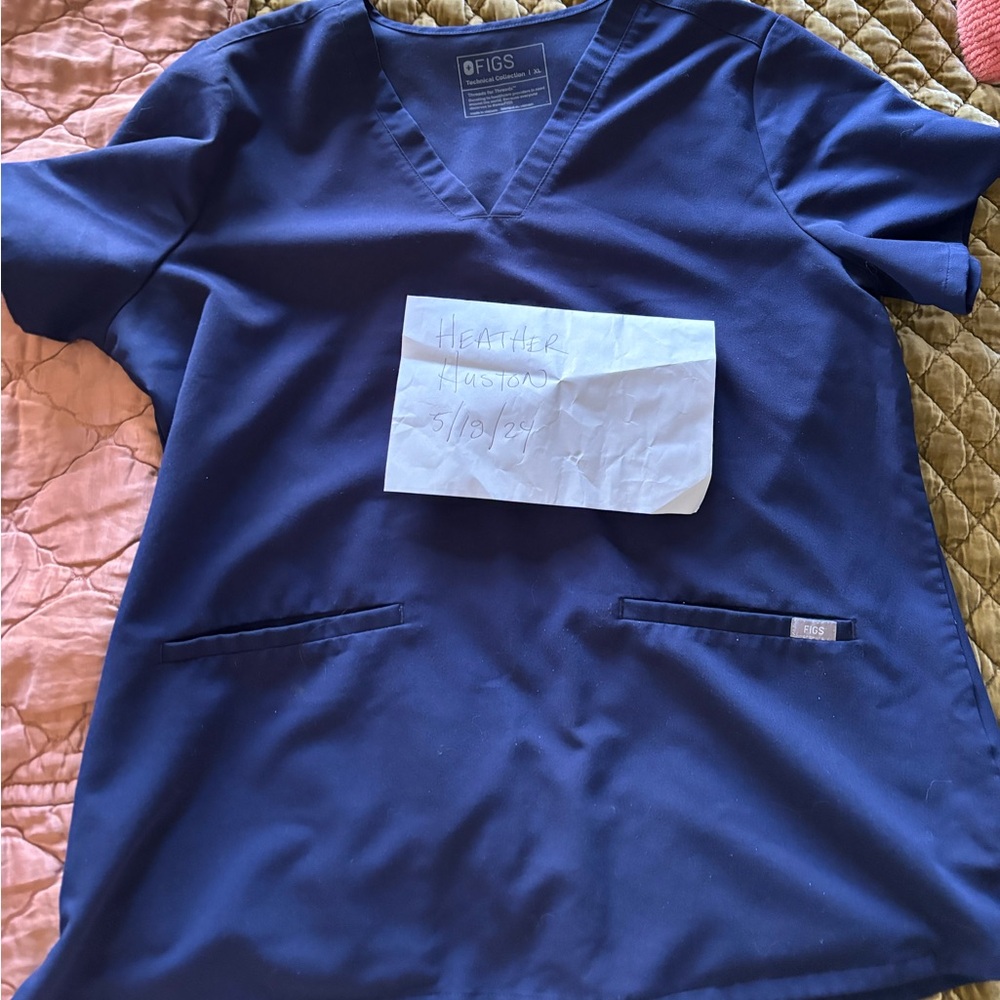 Figs NWOT navy XL Casma top